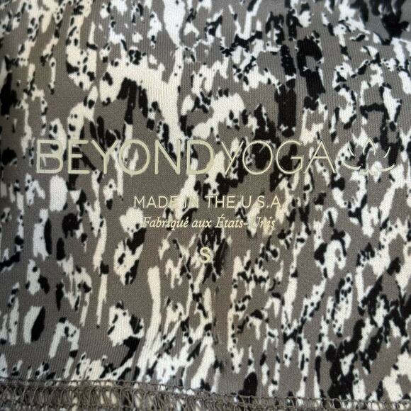 Beyond Yoga snakeskin leggings - size small - stone gray ombre - Picture 3 of 5